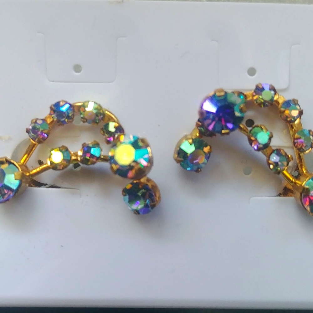 Vtg Austrian Aurora Borealis Rhibestones Goldtone Clip on Earrings